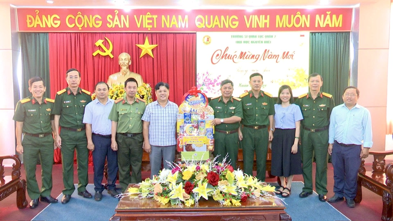 LÃNH ĐẠO XÃ AN PHƯỚC THĂM, CHÚC TẾT CÁC ĐƠN VỊ LỰC LƯỢNG VŨ TRANG, CƠ SỞ TÔN GIÁO VÀ ĐẢNG VIÊN LÃO THÀNH