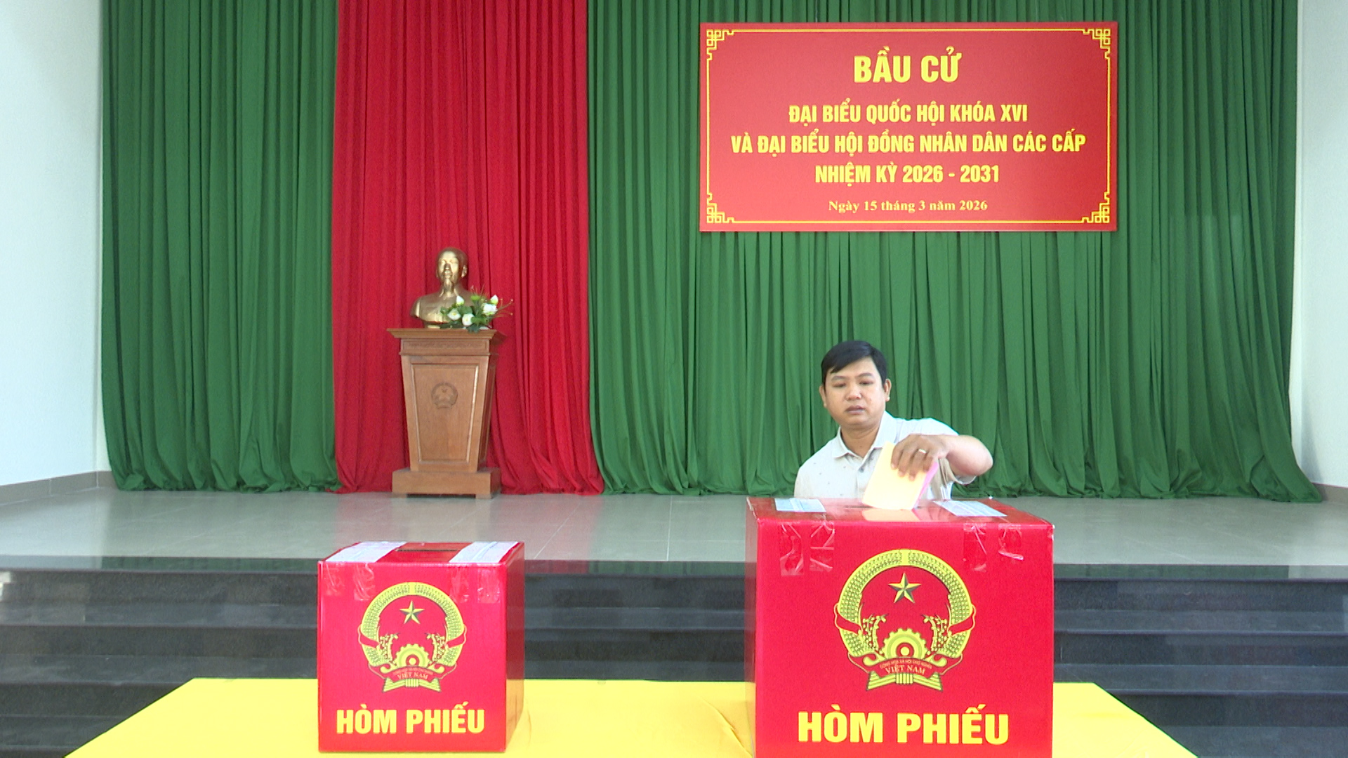 Cử tri ấp 6 tham gia bầu cử