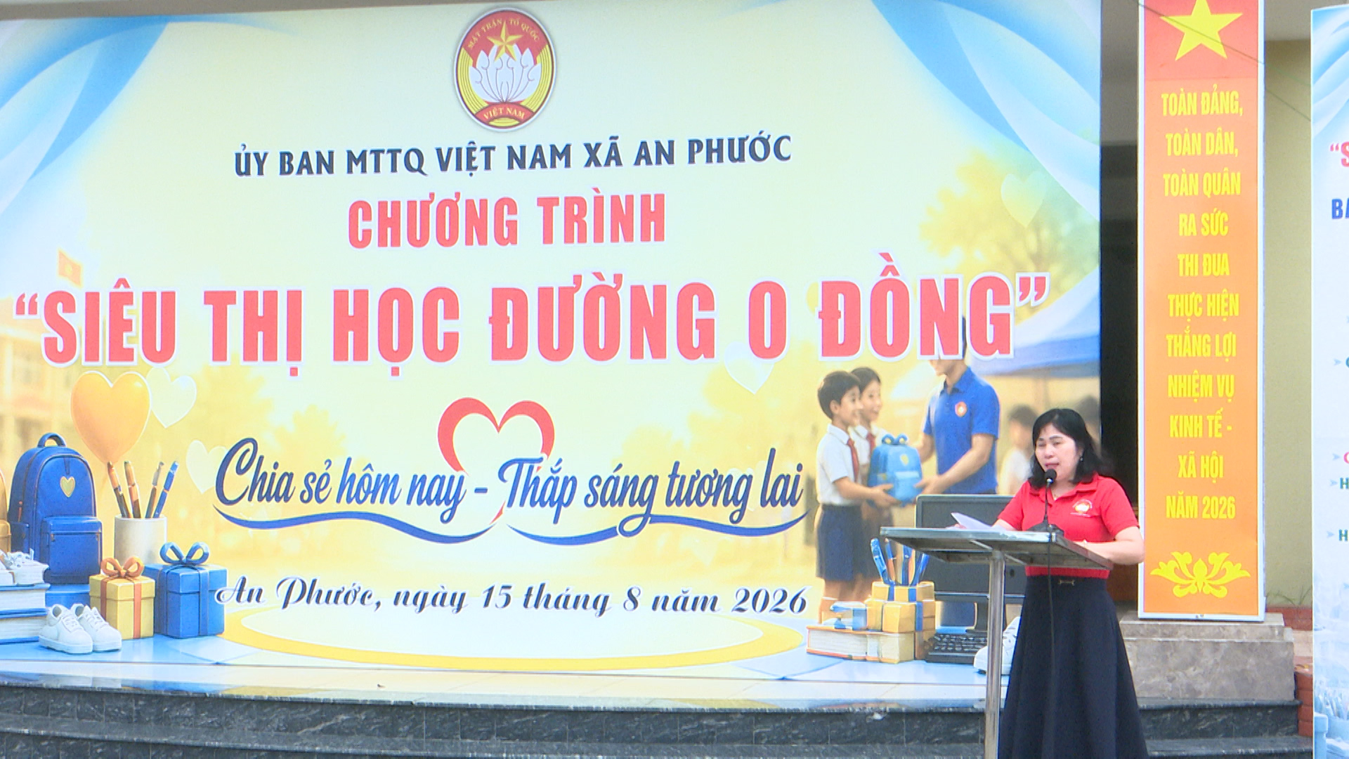 Đ/c Mai Thị Huệ - UVBTV Đảng ủy - Chủ tịch UBMTTQ Việt Nam xã An Phước phát biểu khai mạc chương trình