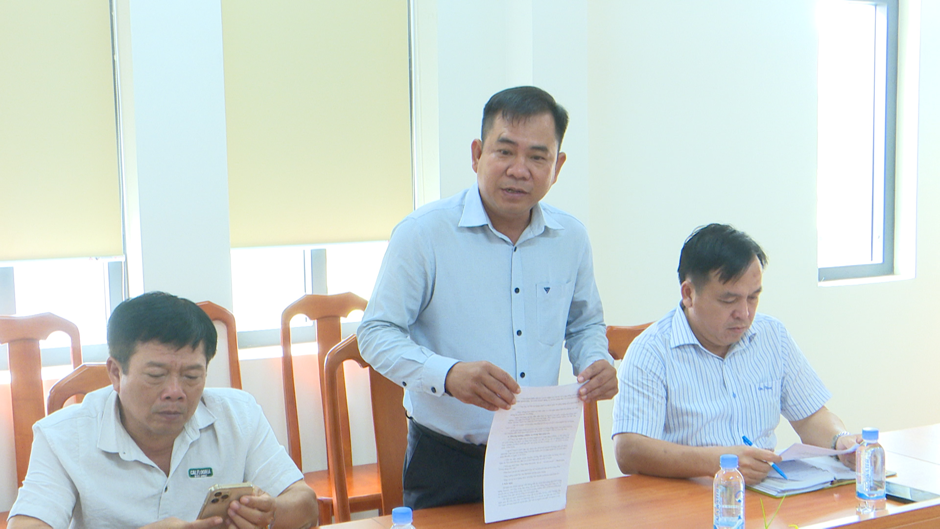 đ/c Quản Thế Nhân - Trưởng phòng văn hóa báo cáo kết quả hoạt động của các tổ công nghệ số