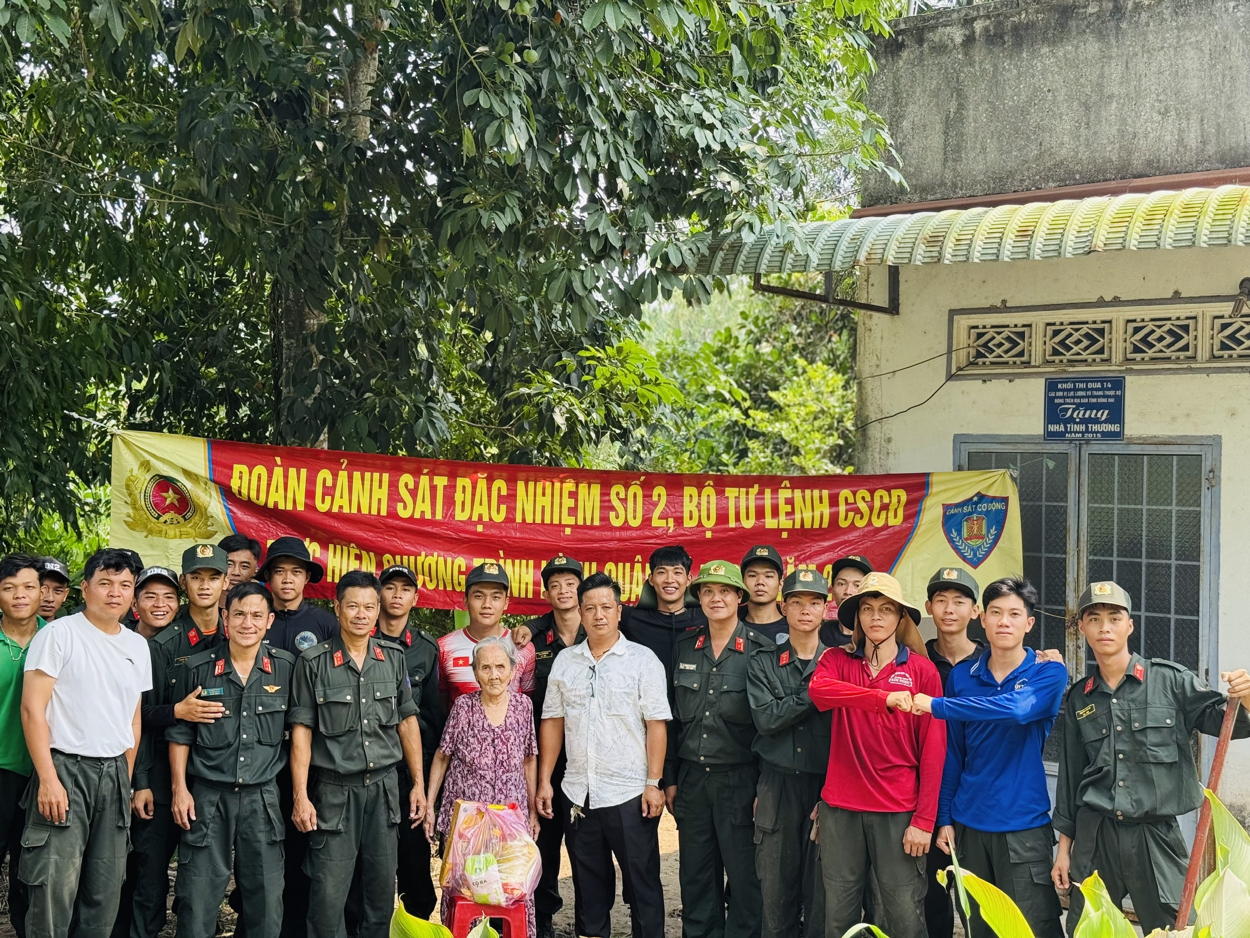 Thắt chặt tình Quân dân qua đợt hành quân Dã ngoại tại ấp An Lợi