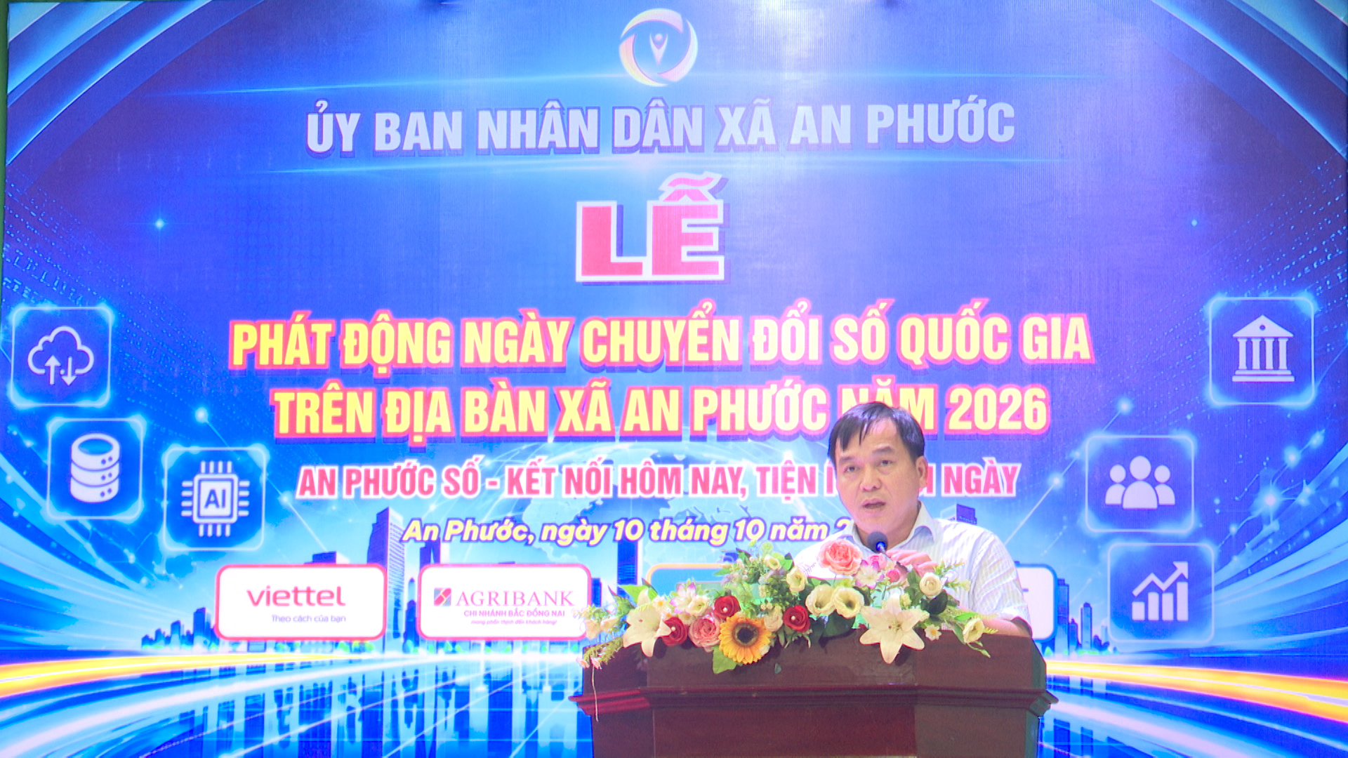 Đ/c Doãn Đức Thành - Phó Chủ tịch UBND xã phát biểu tại Ngày hội