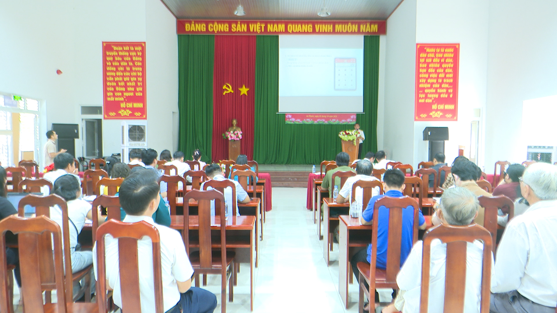 Toàn cảnh  lớp tập huấn